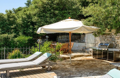 Fasano Villa | Private Luxury Villa Heated Pool, Seaviews, Air-Con, Fast Wi-Fi, near Hill Towns