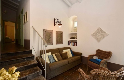 Chiaramonte Gulfi Villa | Private Villa with hot tub, A/C, WIFI, private pool, TV, terrace, pets allowed, panoramic view