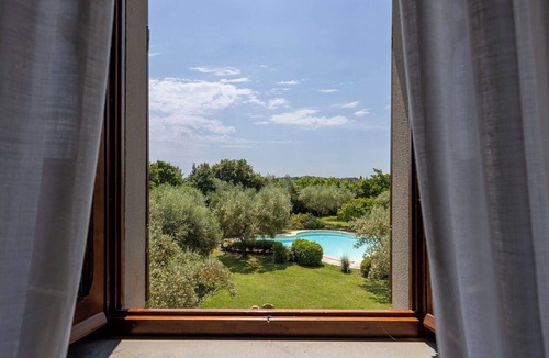 Lucignano Villa | Private Villa with hot tub, WIFI, private pool, balcony, pets allowed, close to Montepulciano