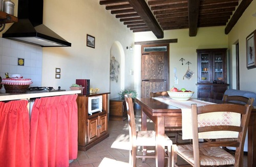 Paciano House | Private Villa with private pool, WIFI, hot tub, A/C, TV, terrace, pets allowed, panoramic view