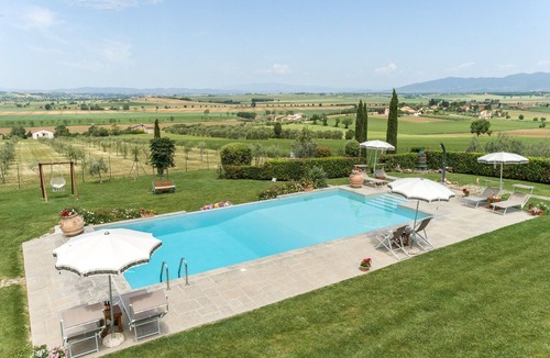 Cortona Villa | Private Villa with private pool, WIFI, A/C, patio, pets allowed, panoramic view, close to Cortona