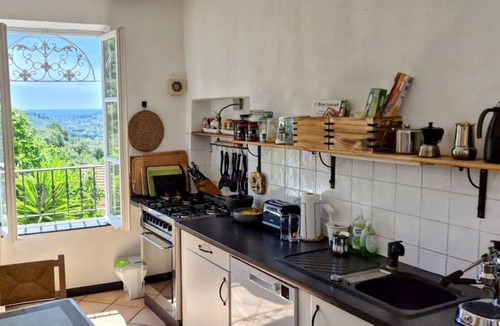 Isolalunga House | Quiet comfortable spacious in historical walls, view on the valley and the see