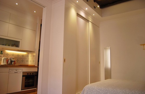 Testaccio Apartment | Quite-Design Apart-Spotless-Rome cent-Bus&Metro-Airport train-AC-WiFi-Kitchen