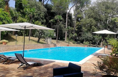 Treia House | Red Room · Casa del Fattore, Villa Luzi