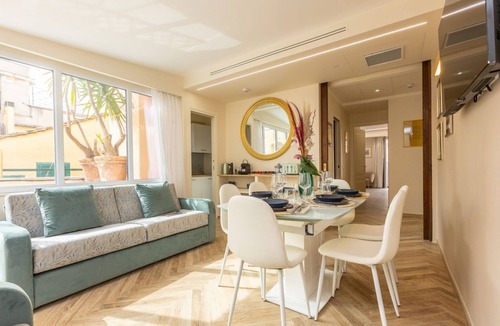 Rione II Trevi Apartment | Refined & Elegant Apartment a few steps from Trevi Fountain