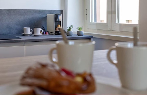 Monti Apartment | Refurbished!Exceptional Colosseum Views Roman Charm Meets Contemporary Style