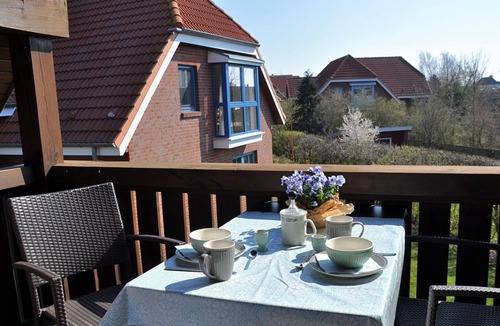 Lemkenhafen Apartment | Relax and discover: Ostseeperle vacation apartment in Lemkenhafen!