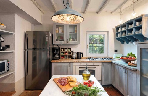 San Casciano dei Bagni Apartment | Relaxing Retreat with Personalized Chef Cooking Class & Relaxation Services
