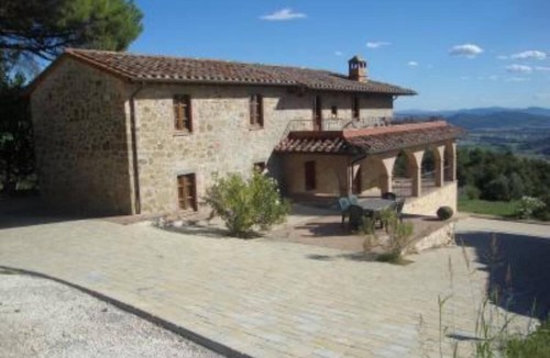 Castel Rigone House | Residence 15m long with an additional 3m Roman staircase, beautifully situated under