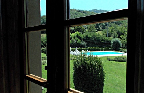 Dicomano Apartment | Residence in Carbonile with 2 bedrooms sleeps 5