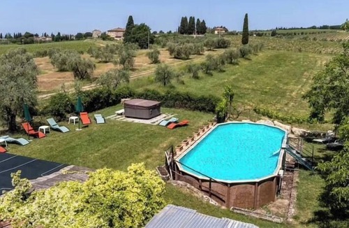 Ponte di Gabbiano House | Restored barn with views of Siena countryside