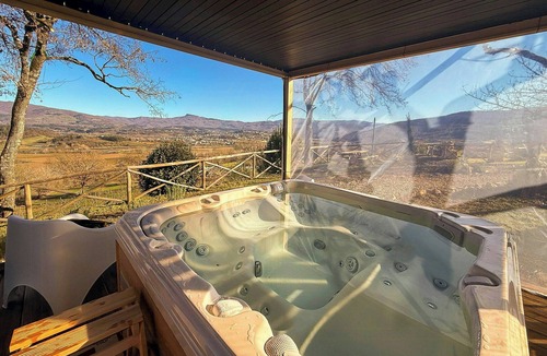 Poppi House | Restored farmhouse in Tuscan Casentino hills
