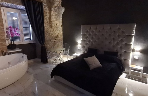 Rione III Colonna Hotel | Rhoma Luxury suite with jacuzzi tub SPECIAL OFFER HELLOWEEN