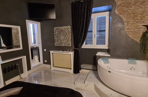 Rione III Colonna Hotel | Rhoma Luxury suite with jacuzzi tub SPECIAL OFFER HELLOWEEN