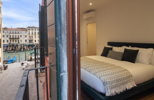 San Polo Apartment | Rialto Deluxe Grand Canal View R&R