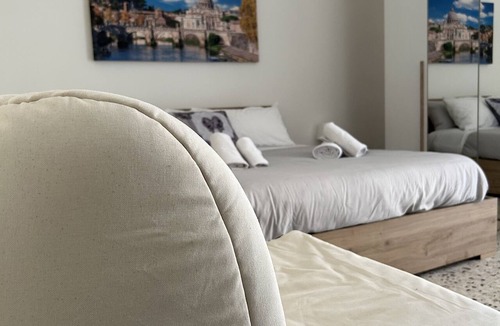 Monteverde Nuovo Apartment | Roma New Villa 3 Rooms With Garden & Parking
