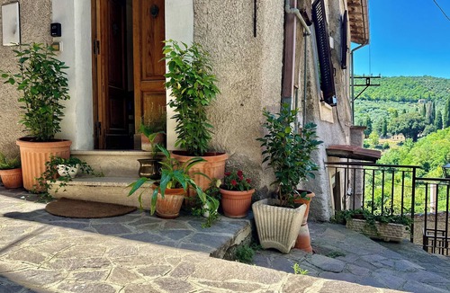 San Gregorio da Sassola House | Roman Castle Getaway: Romantic Cottage