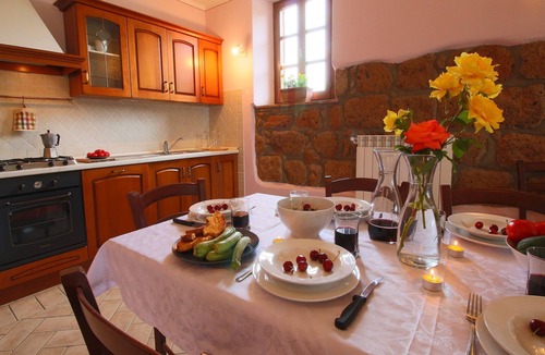 Sorano House | Romantic Farmhouse with Pool