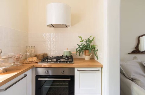 Marghera Apartment | Romantic Hideaway Near Venice - Excellent Transport Links & Handy Free Parking