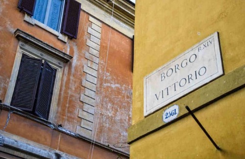 Rione XIV Borgo Apartment | Romantic Loft next to the Vatican