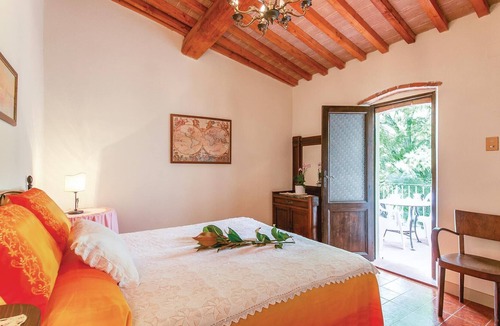 Montecalvoli House | Romantic part of a semi-detached house in an old mill 3 km from Lorenzana, in the countryside around