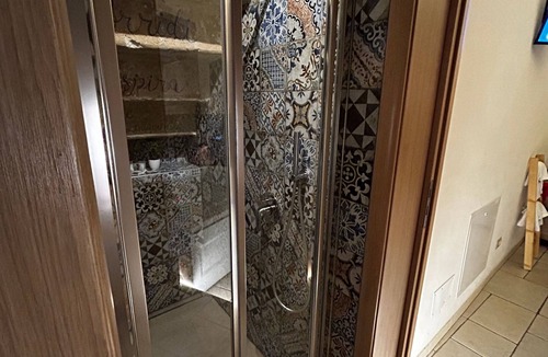 Pulsano Bed & Breakfast | Romantic Spa Suite with Jacuzzi – Historic Pulsano Escape