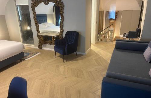 Rione II Trevi Apartment | Rome luxury blue suites- IMPERIAL
