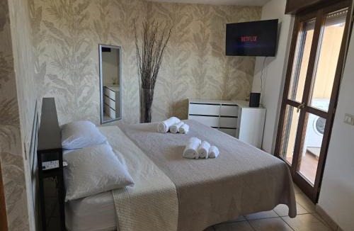 Nettuno Apartment | Rooftop Penthouse - Sea & Mountain Views - Rome