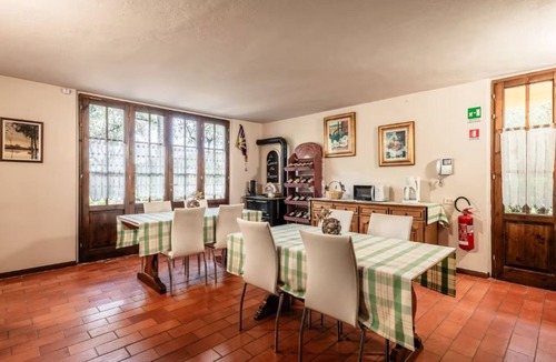 Fucecchio House | Room 'Acqua' with Shared Pool, Communal Garden and Wi-Fi