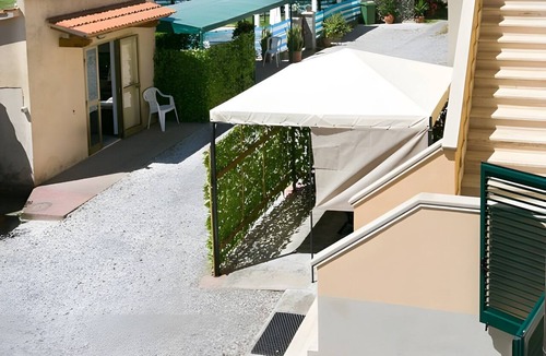 Castellina Marittima Apartment | Room 'Agriturismo Case Nuove - Camera Ste' with Shared Pool, Wi-Fi and Air Conditioning