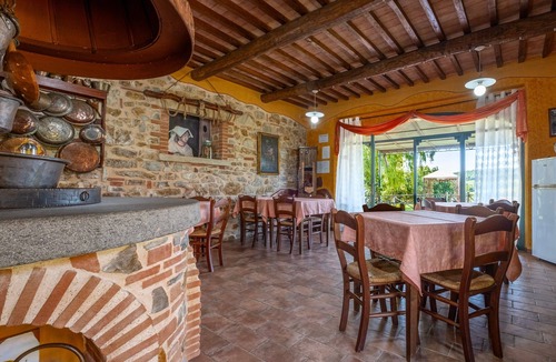 Manciano Apartment | Room 'Camera 1 - Il Maggio' with Shared Pool, Wi-Fi and Air Conditioning