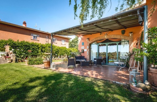 Manciano Apartment | Room 'Camera 1 - Il Maggio' with Shared Pool, Wi-Fi and Air Conditioning
