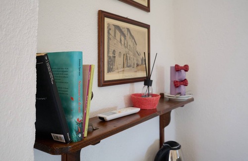 Massa Marittima Apartment | Room 'Camera 3 - Campo Ruffaldo' with Shared Pool, Wi-Fi and Air Conditioning