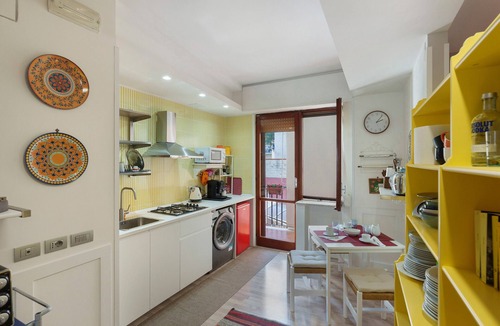 Torre Annunziata House | Room 'Casa Frank - 2' with Mountain View, Wi-Fi and Air Conditioning