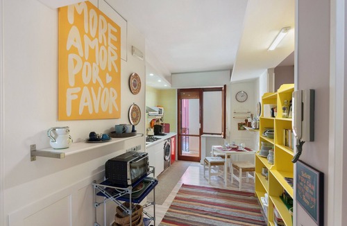 Torre Annunziata House | Room 'Casa Frank - 2' with Mountain View, Wi-Fi and Air Conditioning
