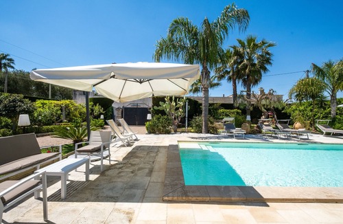 Cutrofiano Apartment | Room 'Casa Litarà, Purtale' with Shared Pool, Wi-Fi and Air Conditioning