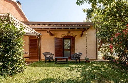Grosseto Apartment | Room 'Col Moschin - Camera 2' with Shared Terrace, Wi-Fi and Air Conditioning