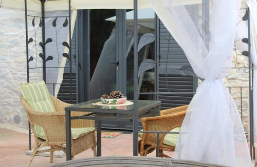 Suvereto Apartment | Room 'La Suite - Casale Rosmarino' with Private Garden, Wi-Fi and Air Conditioning
