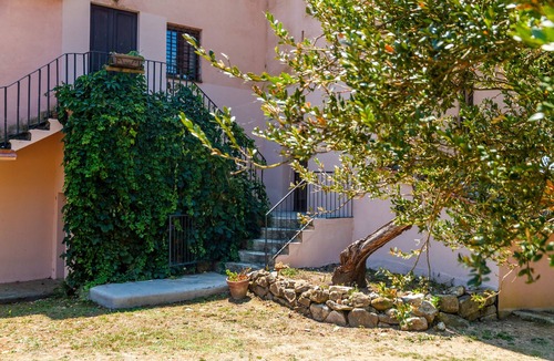Gavorrano Apartment | Room 'Oliva' with Shared Garden and Wi-Fi