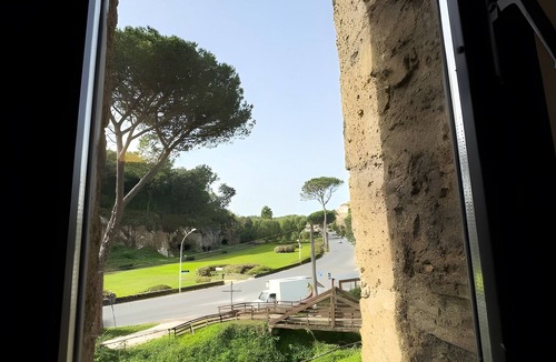 Sutri Apartment | Room 'Via Francigena' with Wi-Fi and Air Conditioning