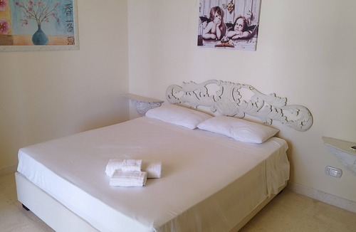 Ugento House | Room 'Villa Casciani - Tramontana' with Shared Pool, Wi-Fi and Air Conditioning