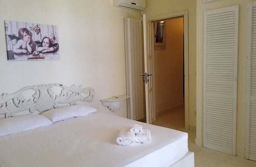 Ugento House | Room 'Villa Casciani - Tramontana' with Shared Pool, Wi-Fi and Air Conditioning