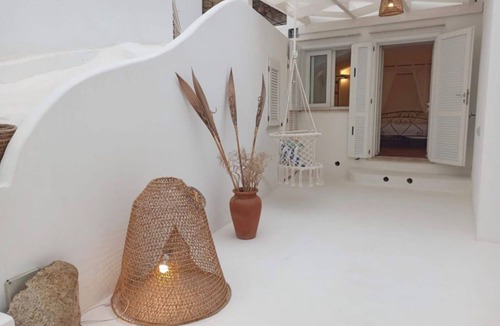 Ponza Apartment | Room 'Villa Le Palette - Gerani' with Sea View, Wi-Fi and Air Conditioning