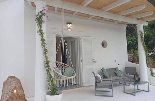 Ponza Apartment | Room 'Villa Le Palette - Ginestre' with Sea View, Wi-Fi and Air Conditioning