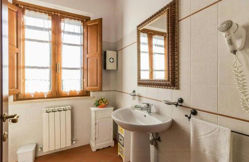 Contrada Castello Apartment | Rural Apartment With Views Of Lake Trasimeno