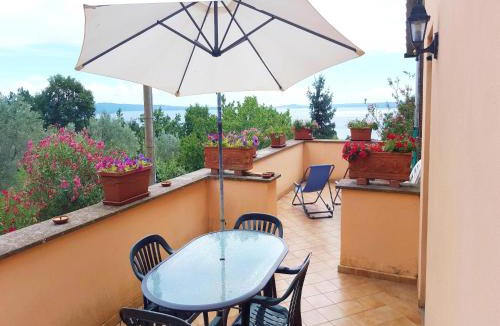 Bolsena House | Rustic country house with a view of Lake Bolsena