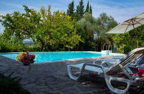 Ghizzano Apartment | Rustikale Wohnung mit Swimmingpool in den Hügeln der Toskana by Interhome