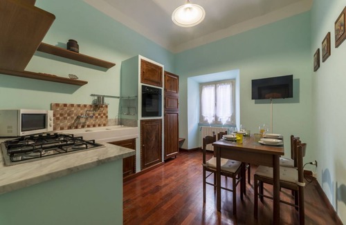 San Lorenzo Apartment | San Lorenzo Cozy and Comfortable Flat