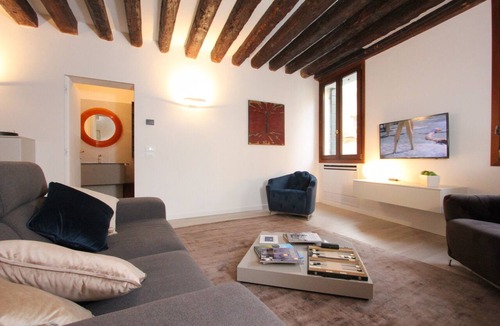 San Polo Apartment | San Polo Canal View, 500m from Rialto´s Bridge