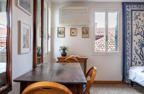 Cannaregio Apartment | Santi Apostoli Home by Halldis
